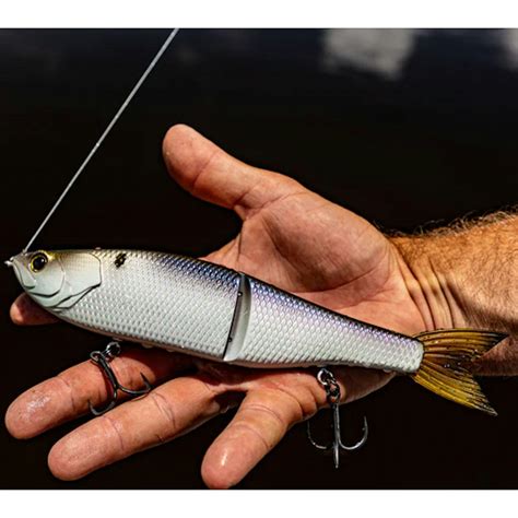 Sixth sense fishing - The Clobber Minnow was designed with a thicker/taller body to represent more of a bluegill and shad-based forage but making the belly thin to collapse for better hook ups. This unique design also increases the return on forward facing sonar, making you more efficient at getting the Clobber Minnow in the face of fish.